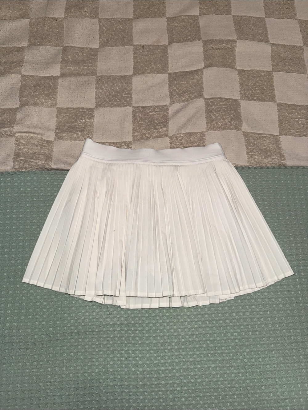 Lululemon Varsity High-Rise Pleated Tennis Skirt
White size 4